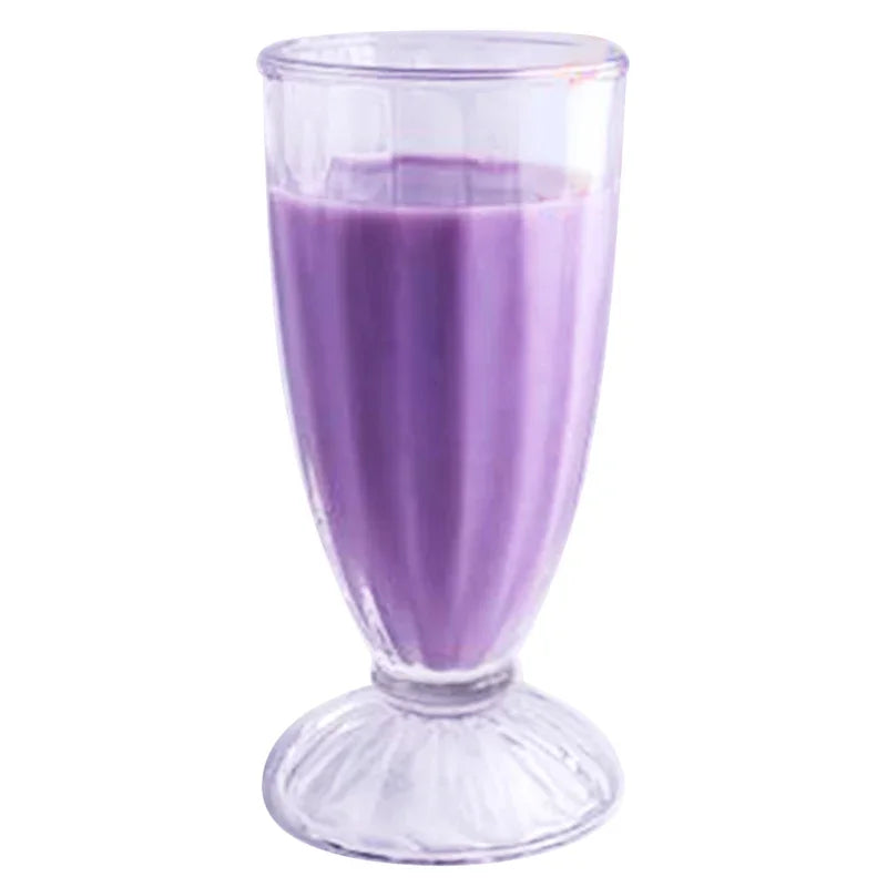 Verre de smoothie violet fait avec de la poudre de taro, boisson saine et naturelle